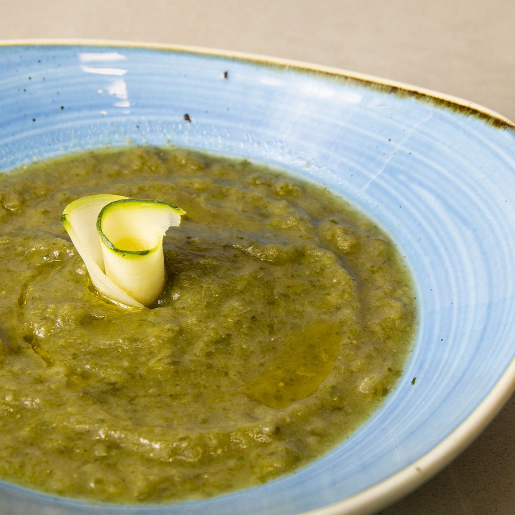 Passato di verdure con lattuga