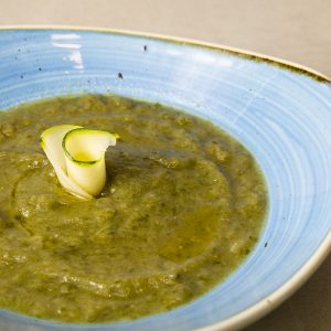 Passato di verdure con lattuga