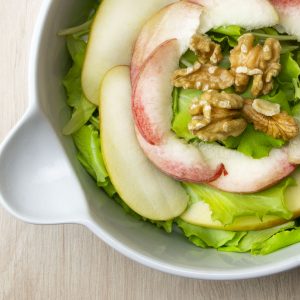 Insalata lattughino e frutta